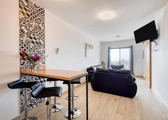 Ocean View With Scenic Balcony, Well-equipped Kitchen, Internet & W/d Сasa de vacaciones