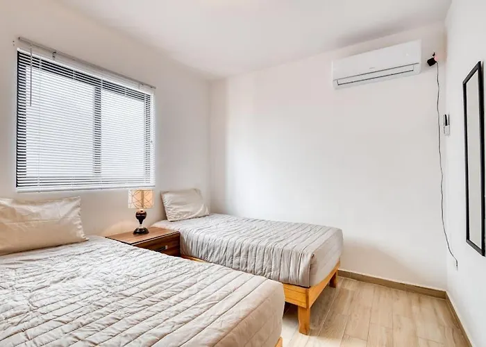 Сasa de vacaciones Ocean View With Scenic Balcony, Well-equipped Kitchen, Internet & W/d *